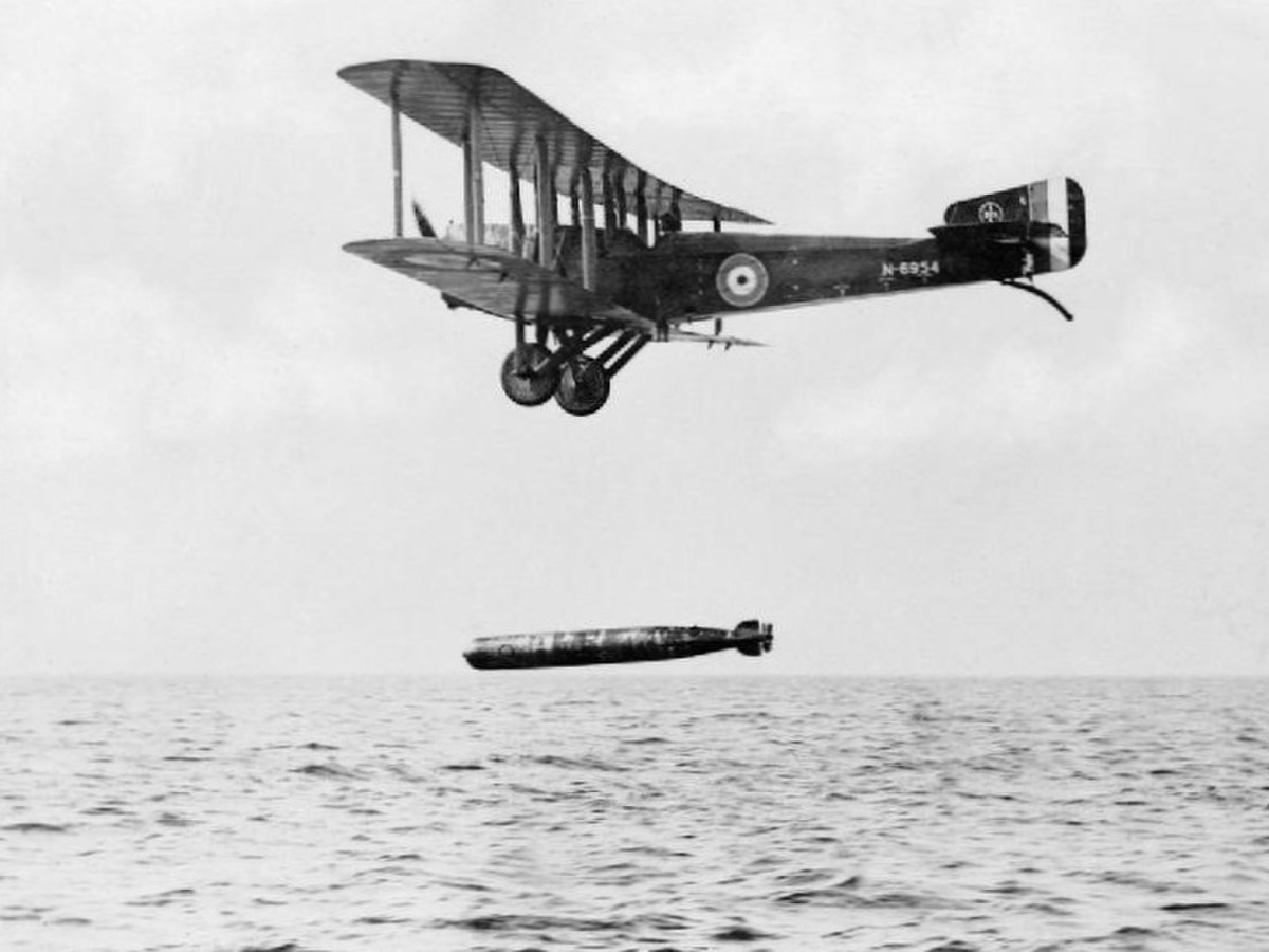 Laché d'une torpille par un Sopwith Cuckoo entre 1916 et 1923