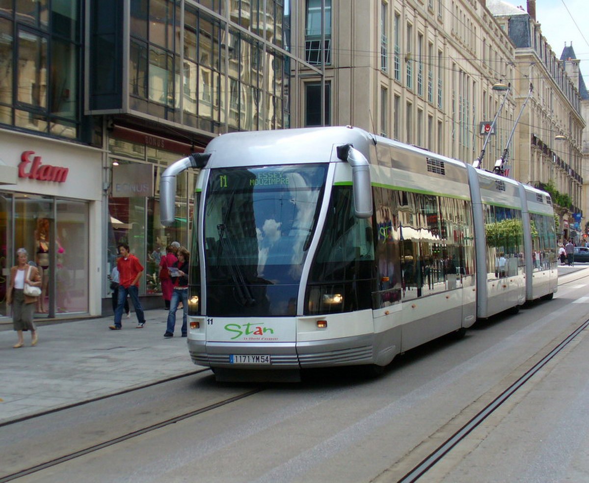 Le Stan : tramway sur pneu de Nancy.