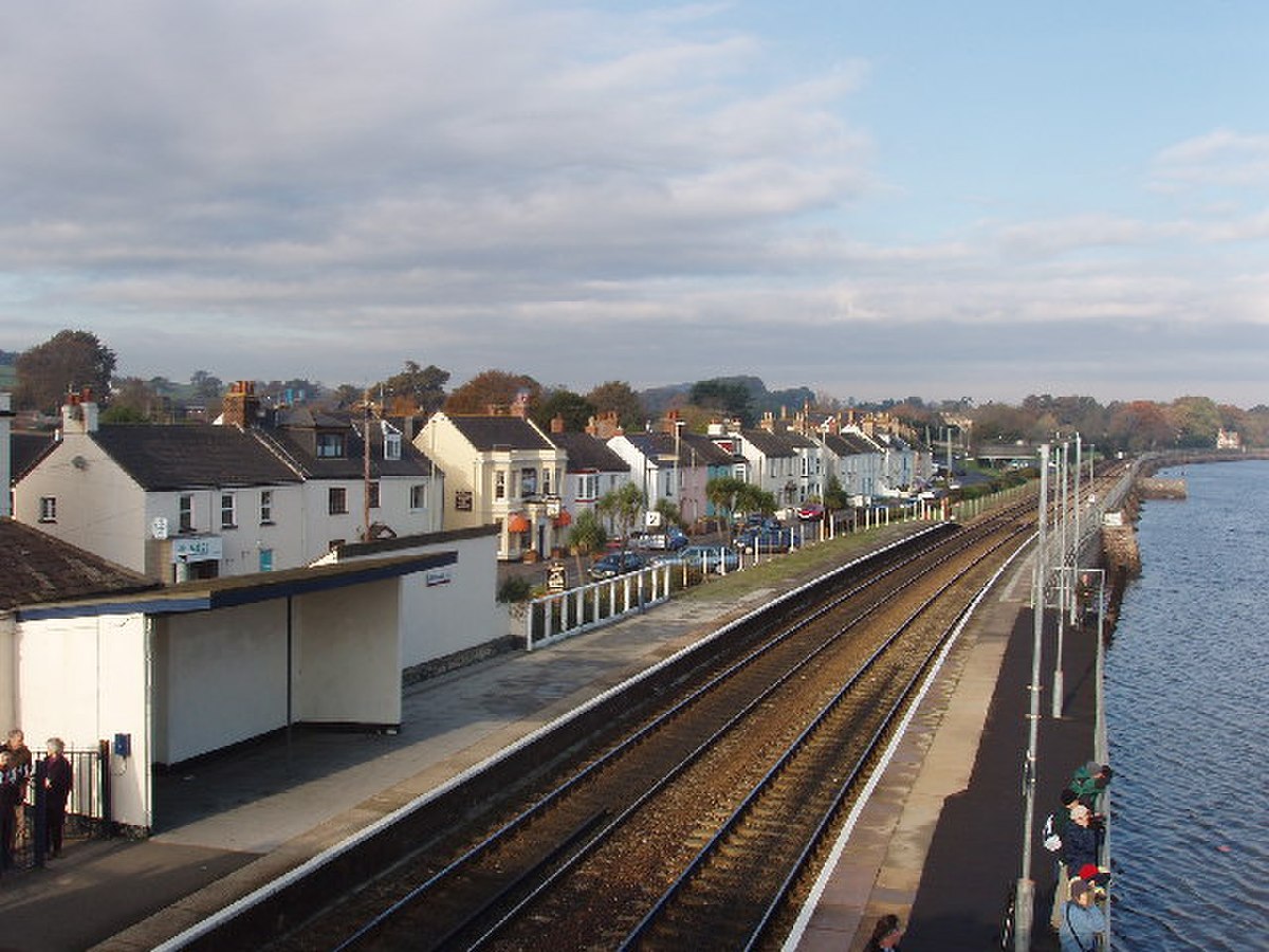 Voie longeant le bord de l'Estuaire de l'Exe