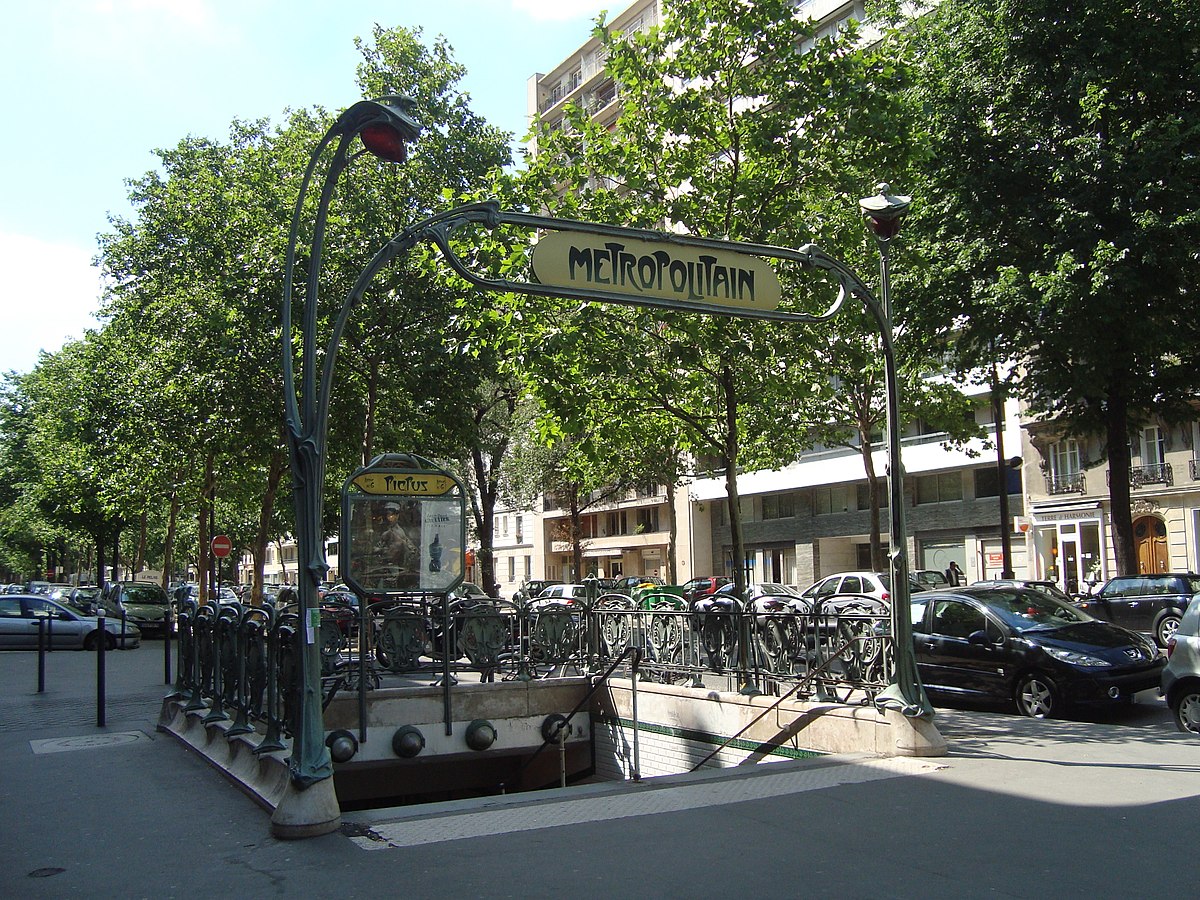 Édicule d'entrée de la station Picpus.