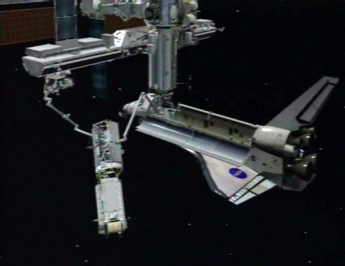 STS-115 Truss Handoff.jpg
