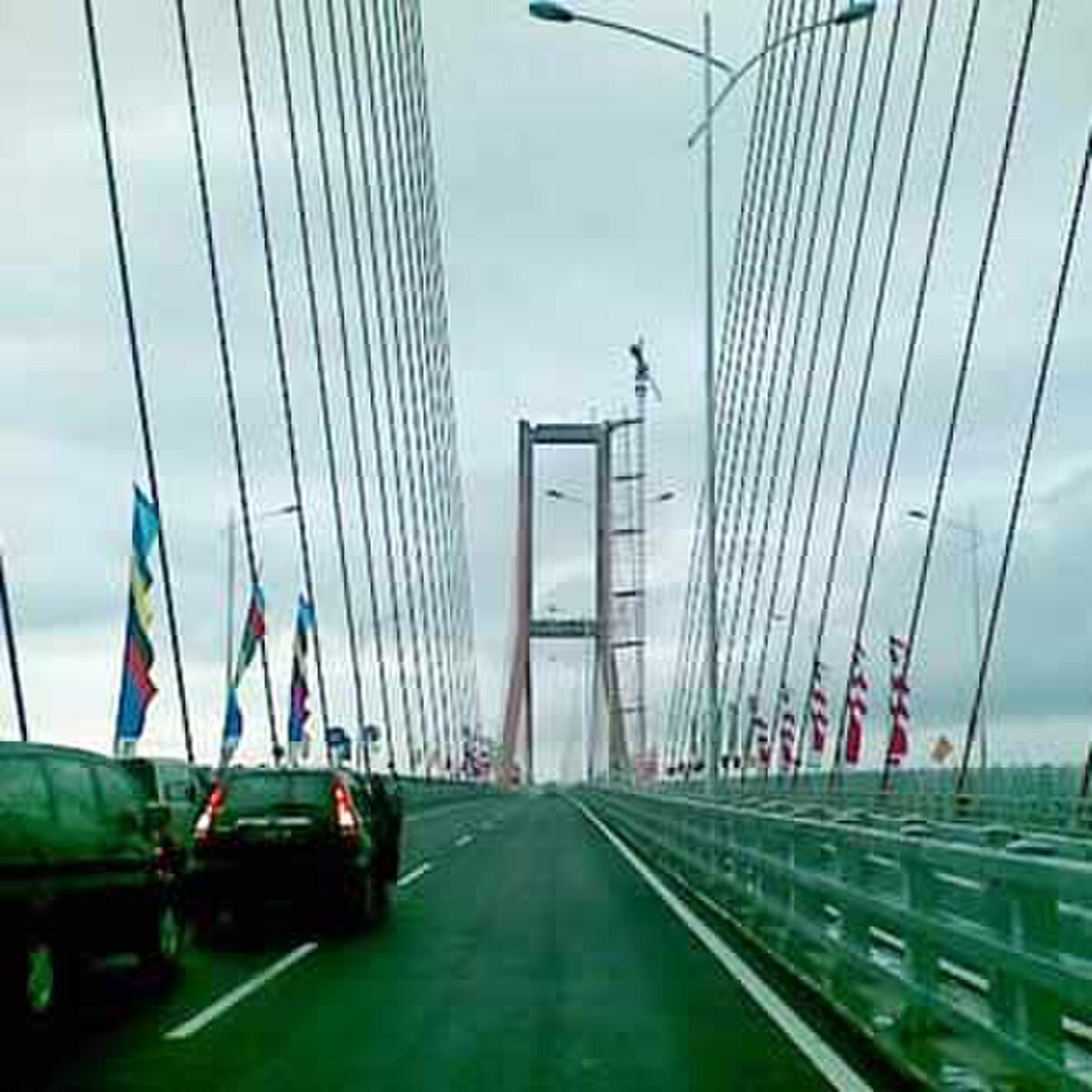 Suramadu on bridge.jpg