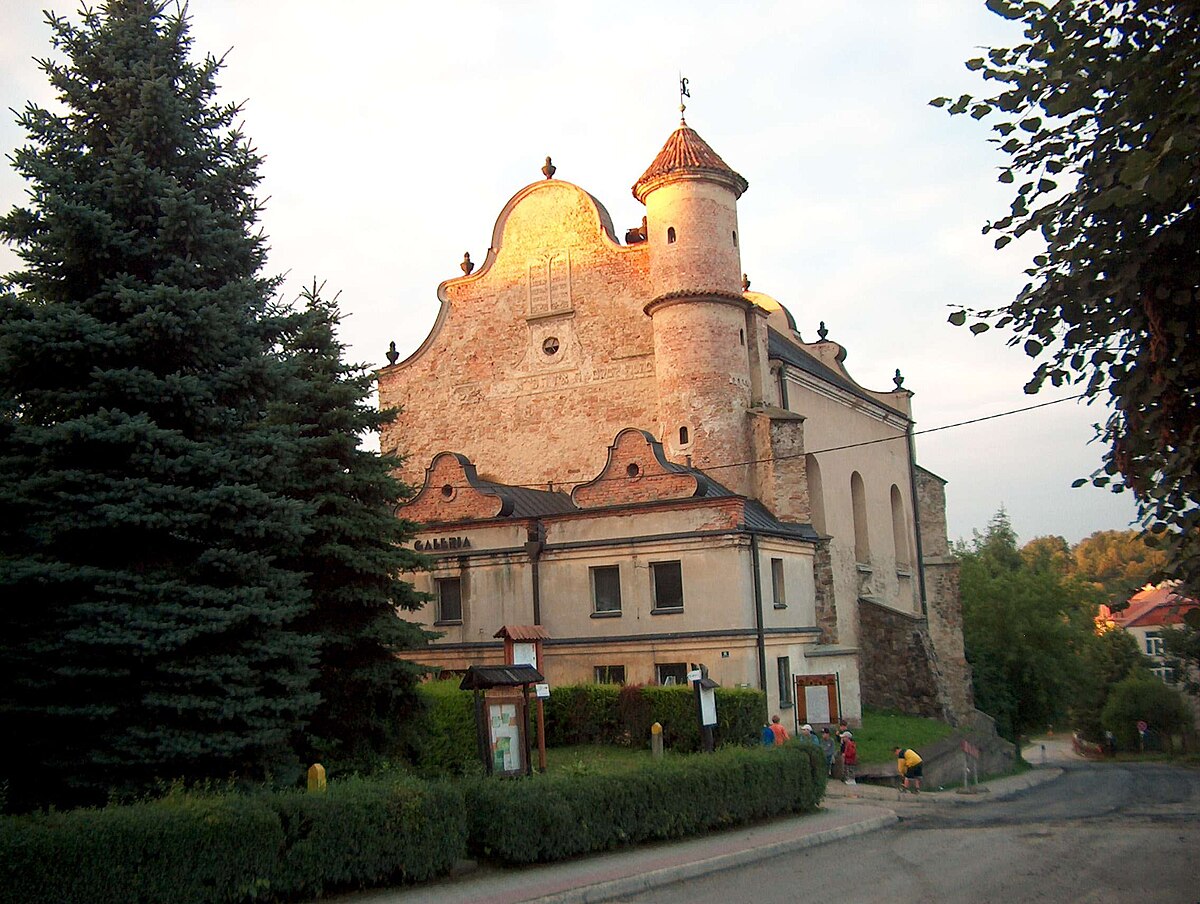SynagogaLesko02.jpg