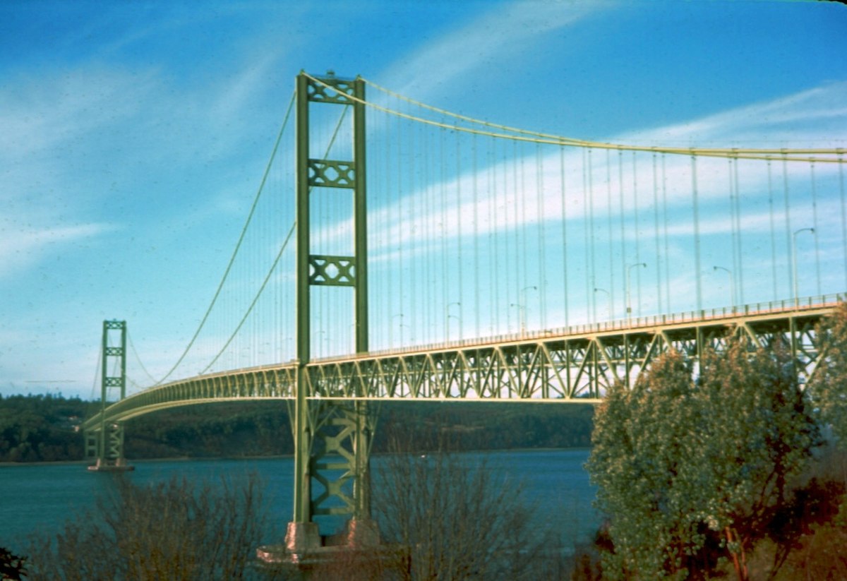 Tacoma Narrows Bridge, Spring-Summer 1967.jpg