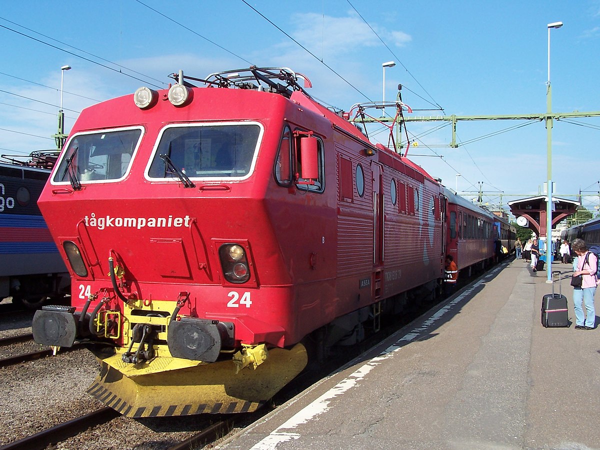 train de la Tågkompaniet de la série El16 24 à Sundsvall en Suède