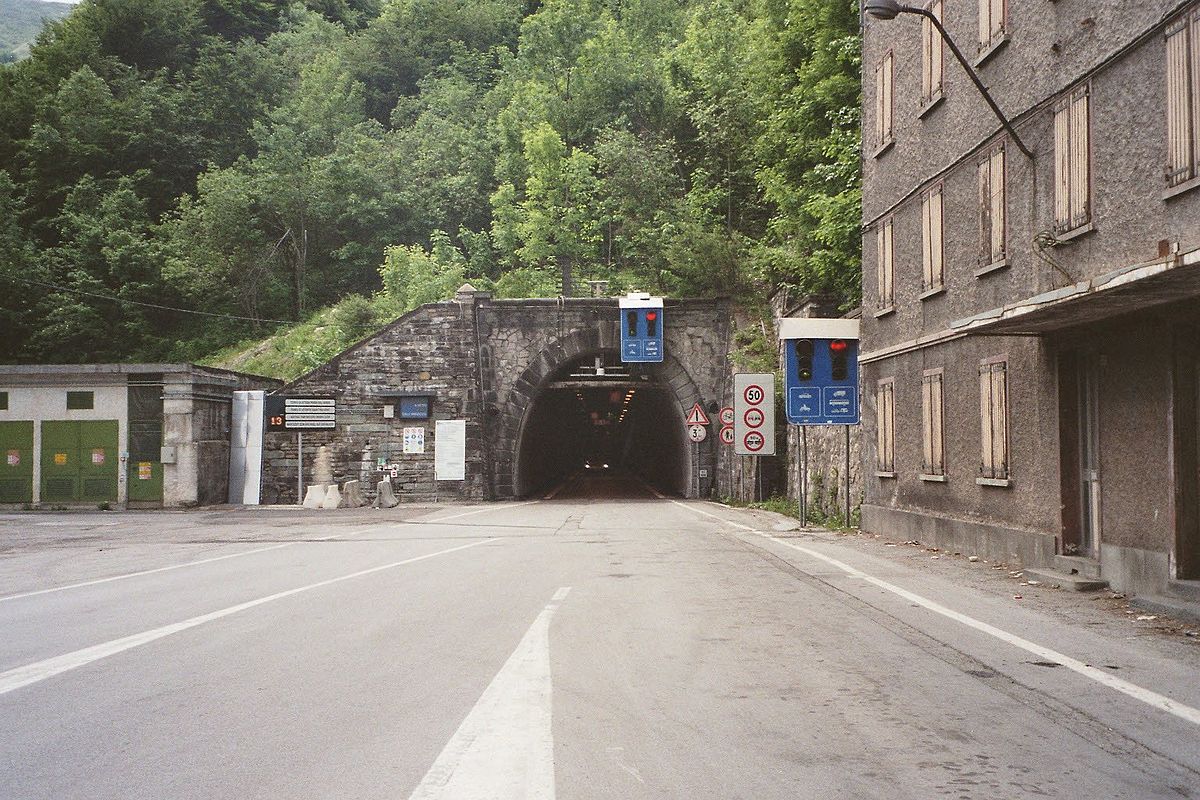 Tenda Strassentunnel01.jpg