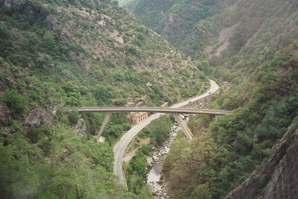 Le viaduc de Scarassoui vu de la partie supérieure de la ligne