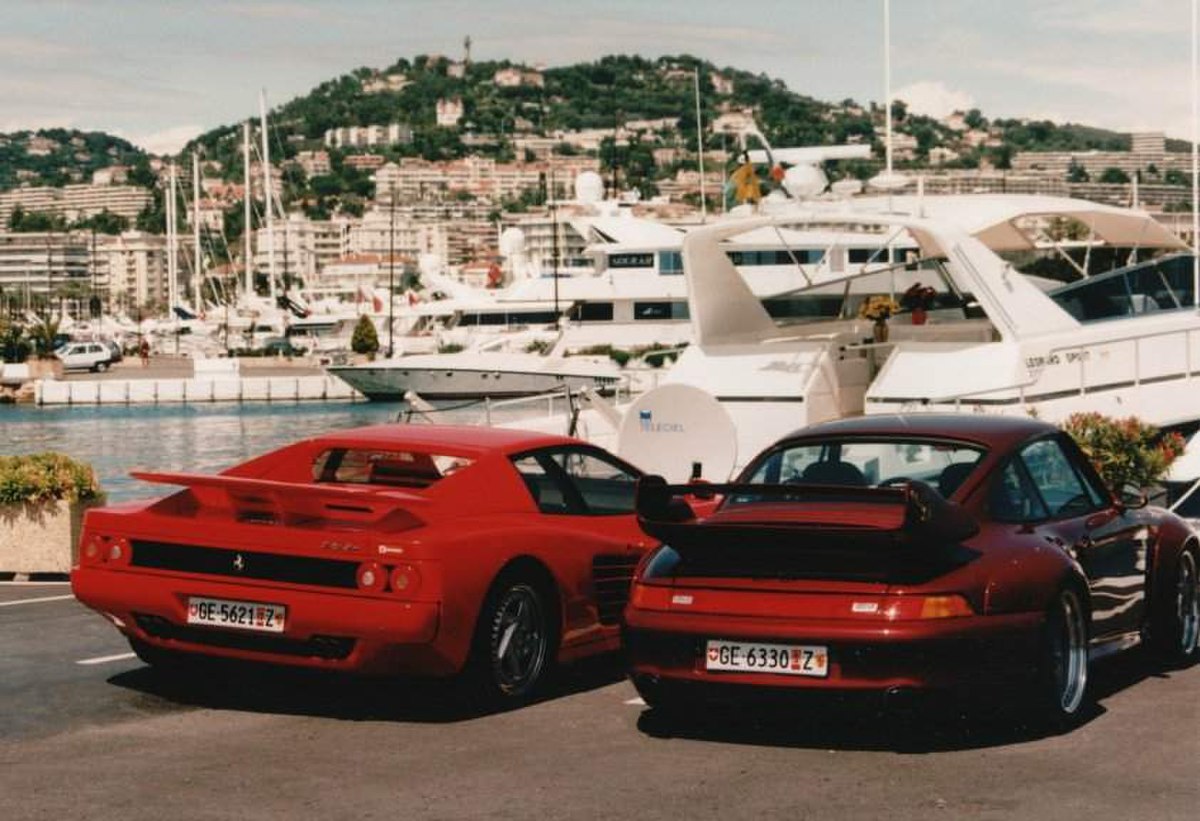 Porsche 993 GT2 (Droite) sur le port de Cannes