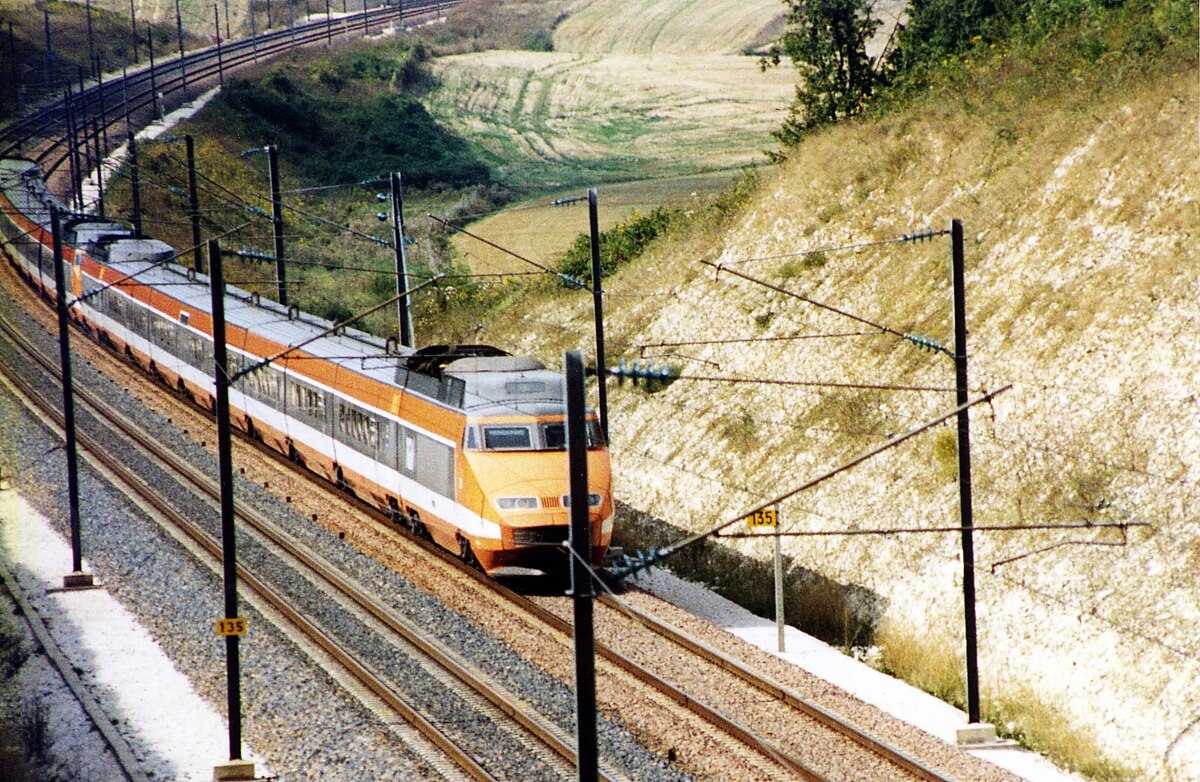 Rame TGV Sud-Est dans sa livrée orange originelle