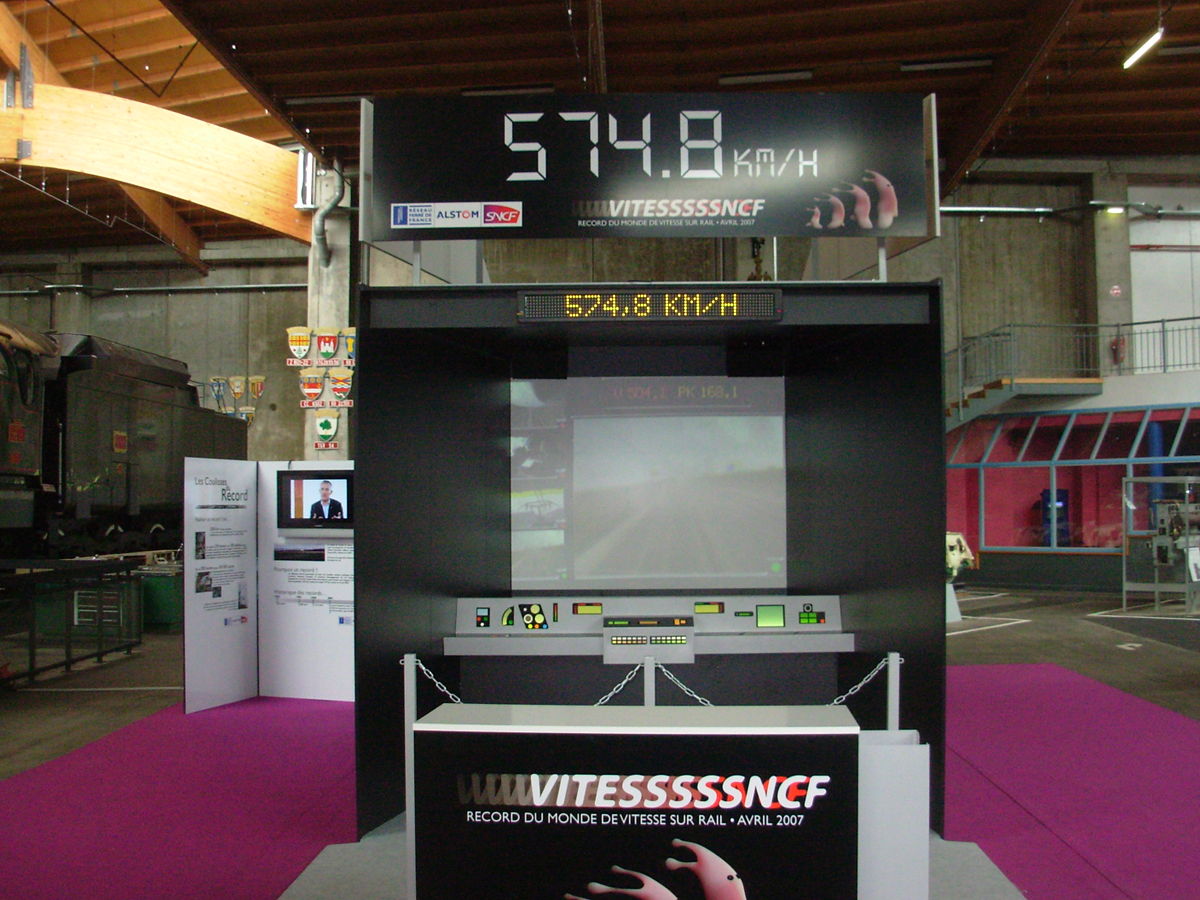 Cabine de simulation grand public du record du monde de vitesse à 574,8 km/h