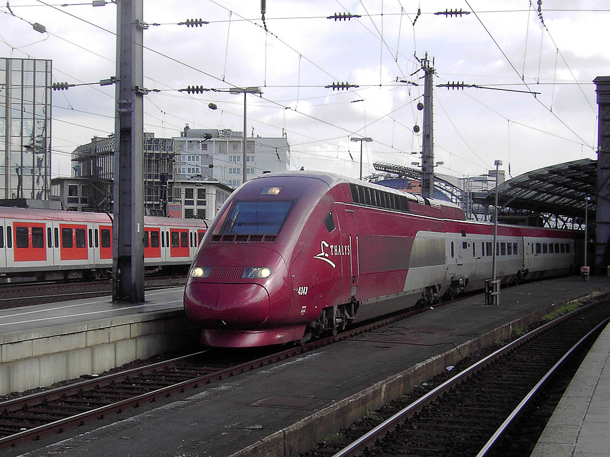 Une rame PBKA quittant la gare de Cologne.