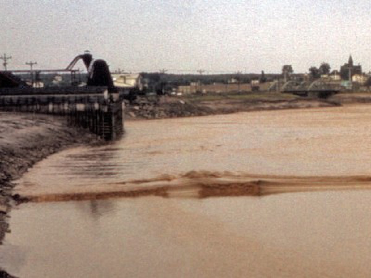 Mascaret sur la rivière Petitcodiac à Moncton