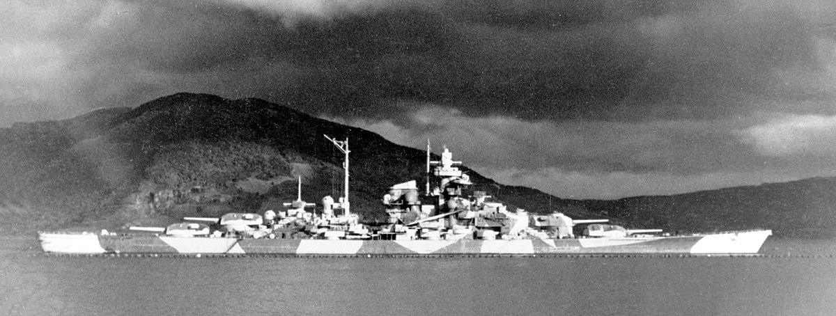Le Tirpitz dans le fjord d'Alta