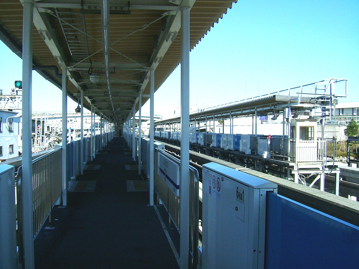 Tokyo-monorail-Showajima-station-platform.jpg