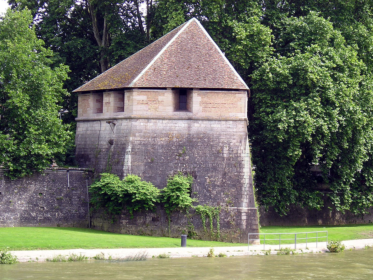 Tour des Cordeliers Besançon.jpg