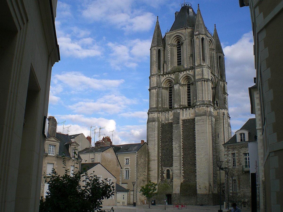 Tour saint aubin angers.jpg