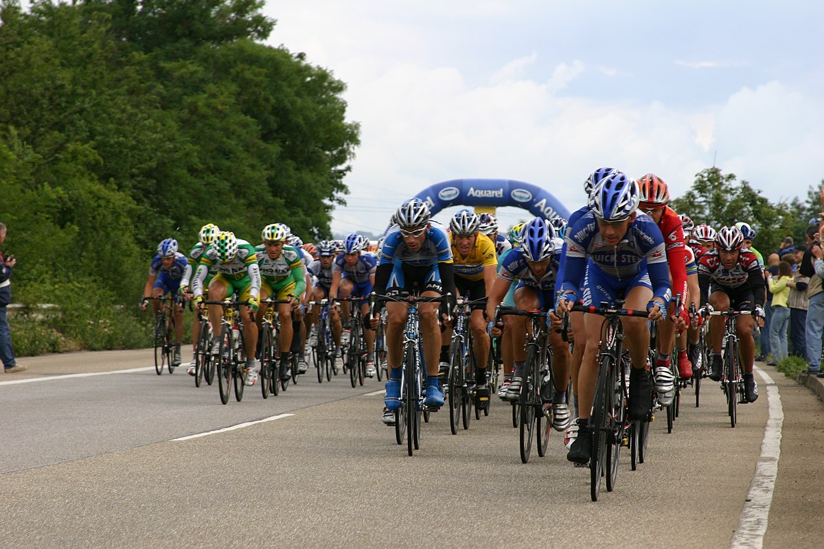 Peloton du Tour de France mettant en pratique l'aspiration