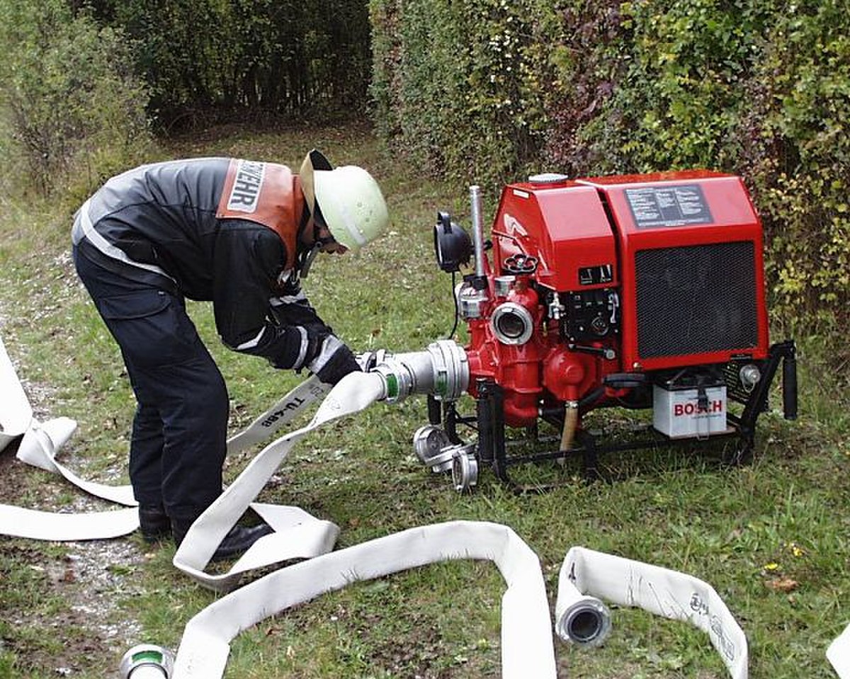 Motopompe allemande utilisée en relais
