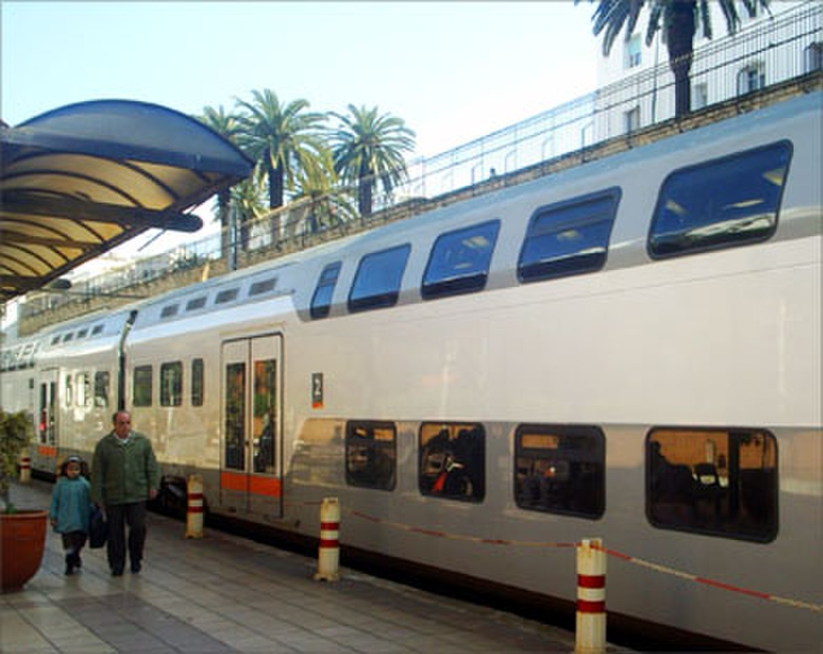 Train dans la gare de Rabat-ville