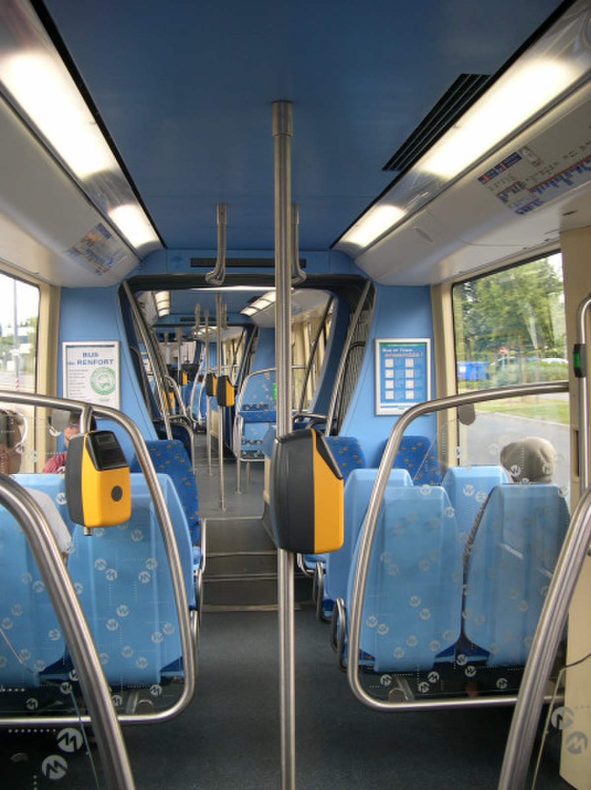 Tramway sur pneus de Caen : intérieur.