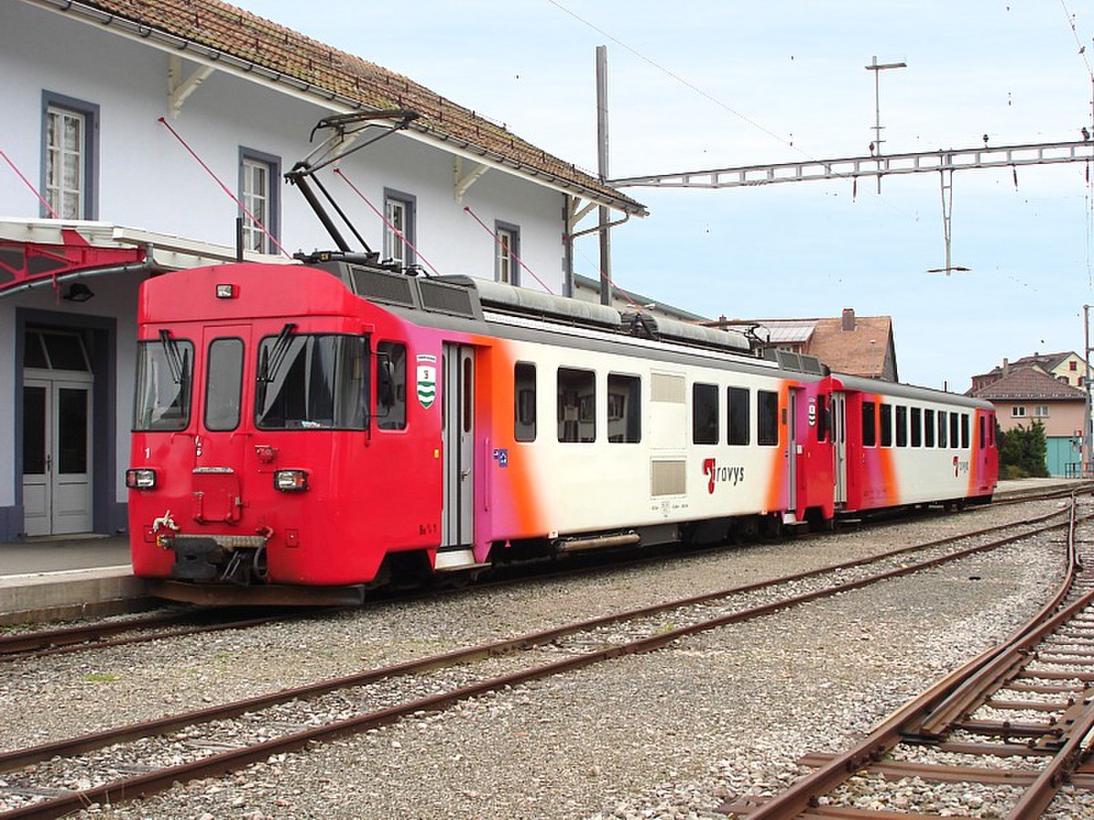 Be 4/4 1 dans sa nouvelle livrée TRAVYS stationnant en gare de Sainte-Croix