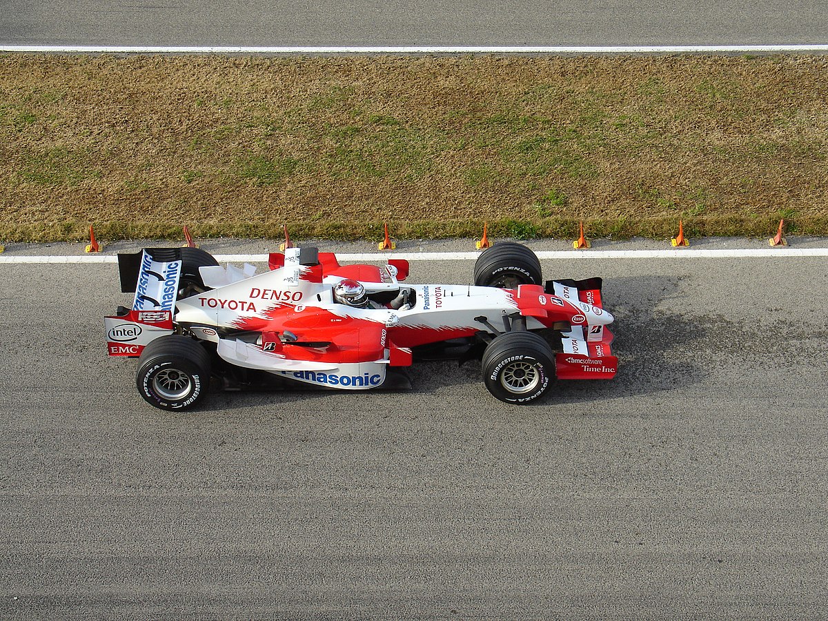 Jarno Trulli en essais hivernaux au volant de la TF106