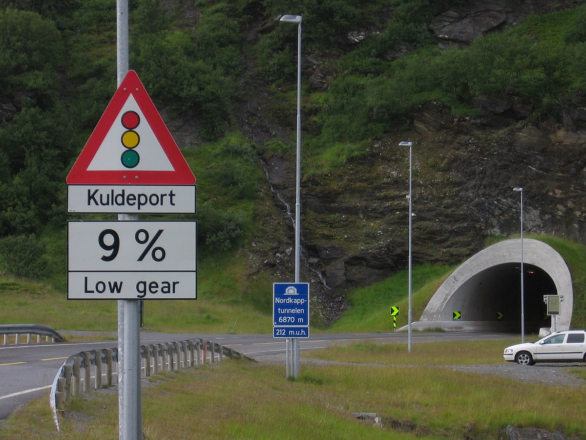 Tunel na wyspe Mageroya.jpg