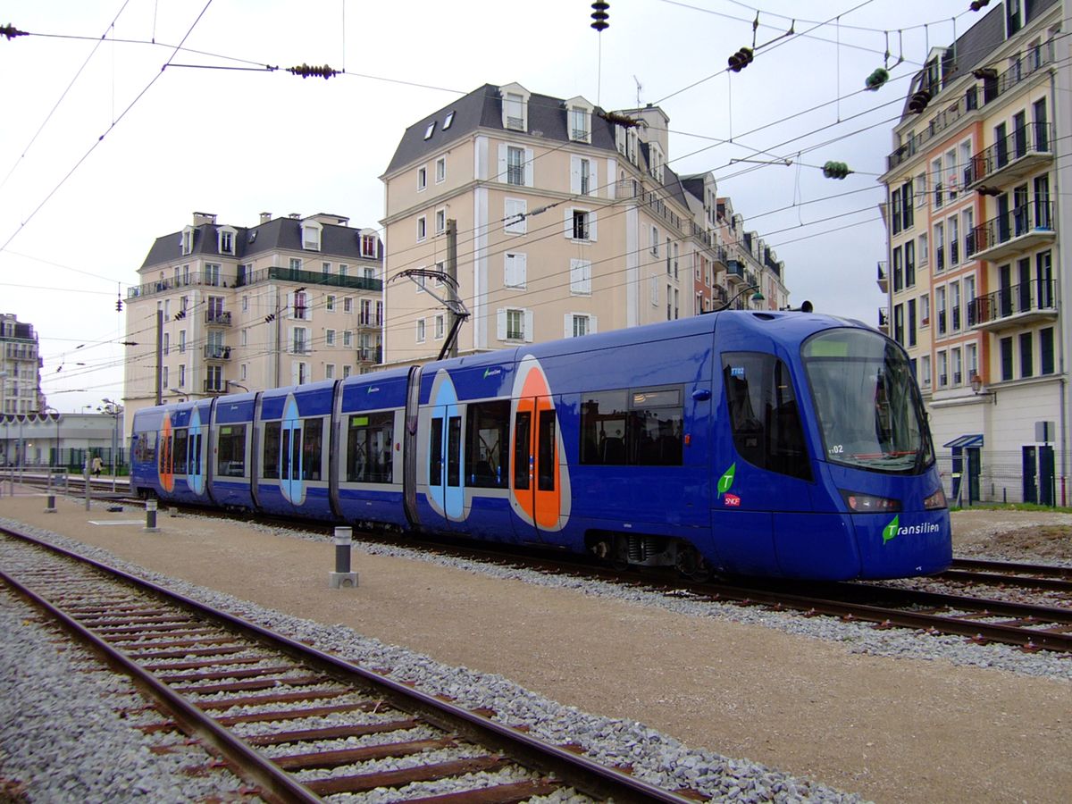 Une rame en stationnement à Gargan, sur la ligne T4 du tramway d'Île-de-France.