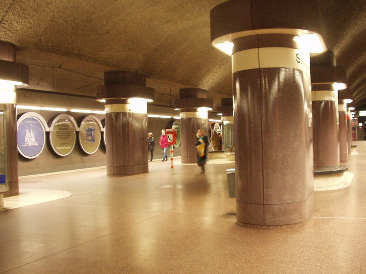 La station de métroSchweizer Platz, ouverte en 1984