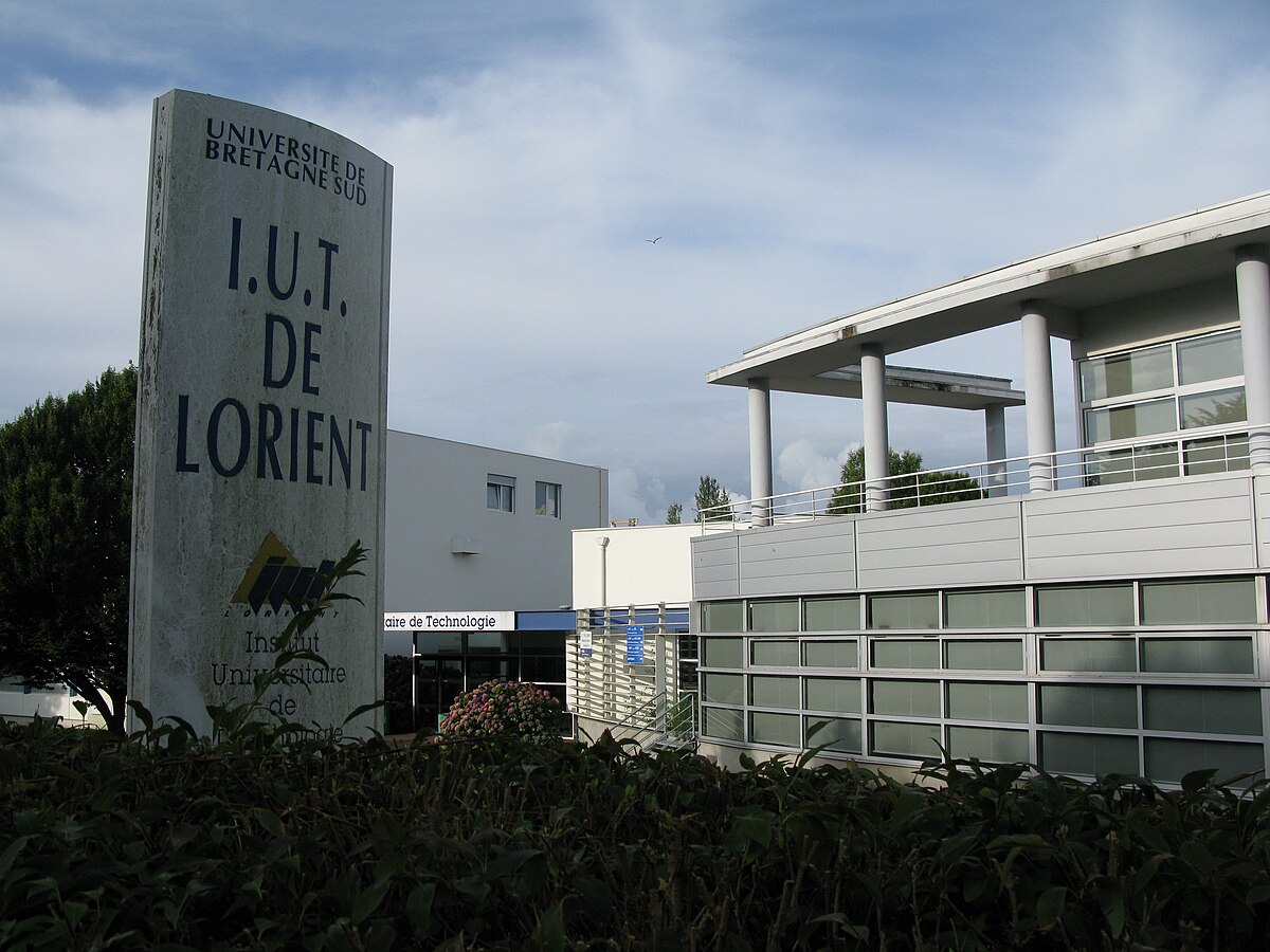 UBS Lorient -IUT - entrée générale.JPG