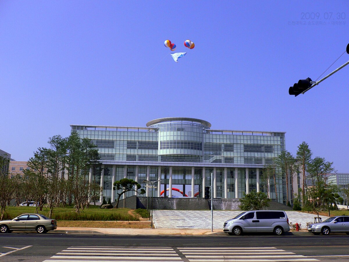 Univ of incheon MainBuild1 Dailyblue.jpg