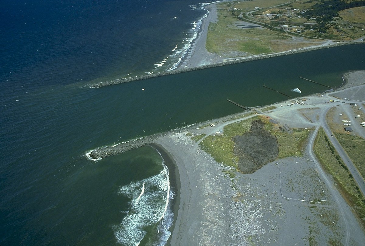 l'artificialisation des littoral est également liée à celle des cours d'eau. Les jetées sont ici des facteurs supplémentaires de fragmentation écologique