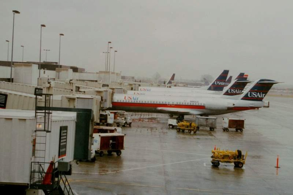 USAir passenger jets at Charlotte.jpg