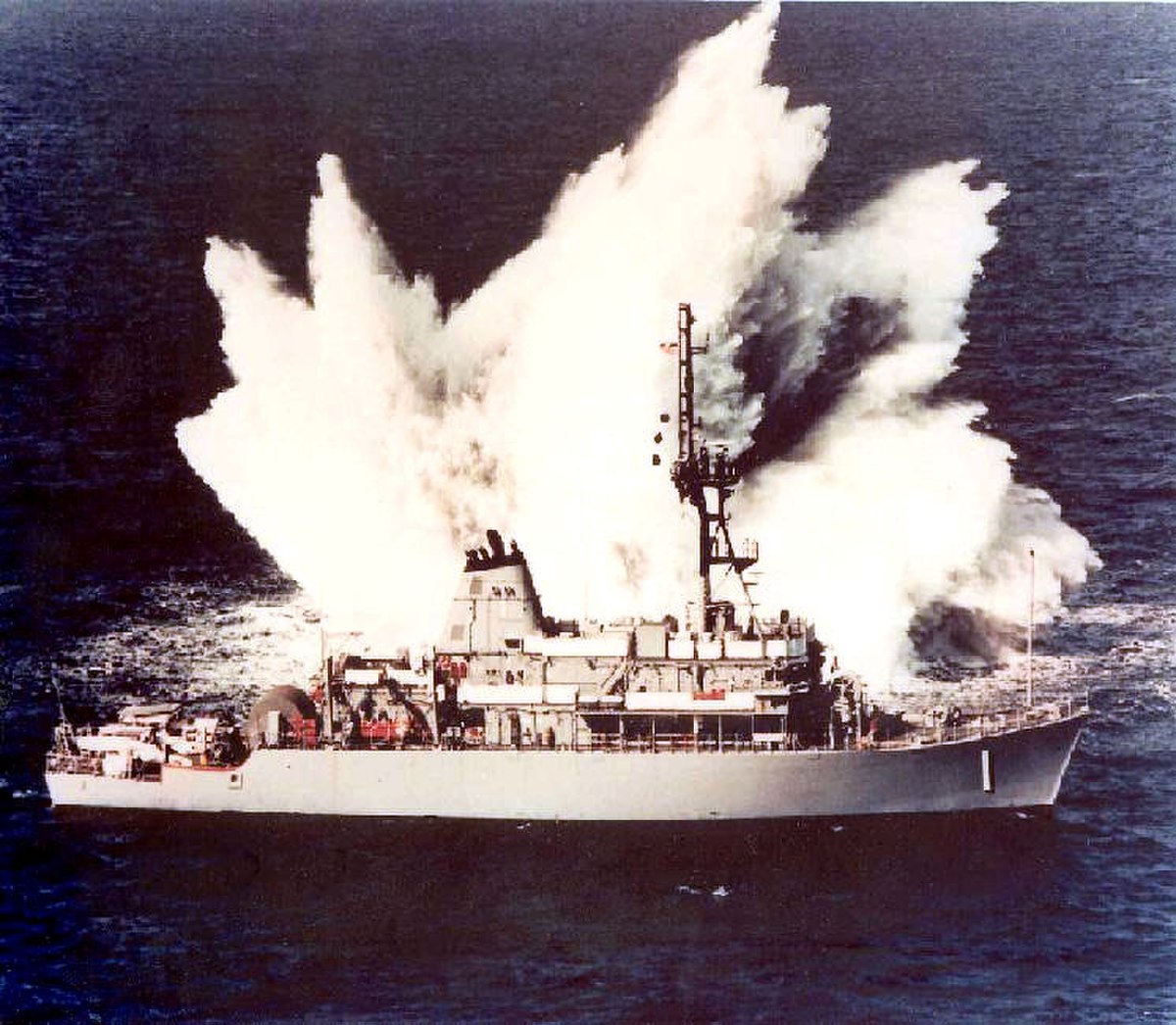 essai de choc sur le chasseur de mines Avenger de l' US Navy
