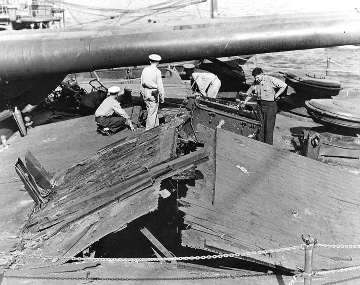 Les conséquences de la catastrophe militaire du 7 décembre 1941 ont profondément changé la perception stratégique globale de l'amirauté des États-Unis. Cette défaite par surprise a engendré un élan que d'aucuns identifient rétrospectivement comme une victoire à la Pyrrhus, voire comme la plus grande défaite japonaise face à son opposant compte tenu de sa réaction.