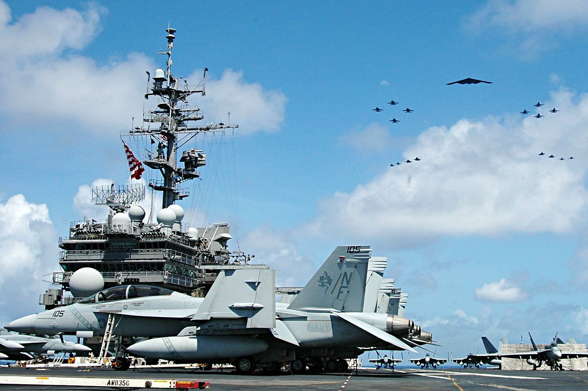 Méme scéne depuis le pont du Kitty Hawks (CV-63)