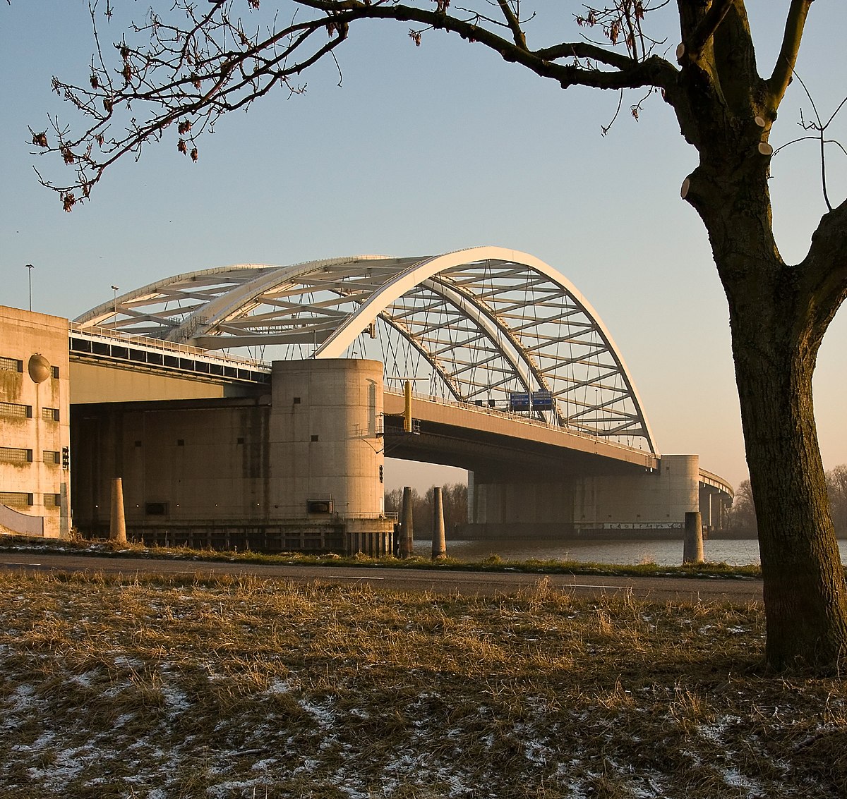 Van Brienenoordbrug.jpg