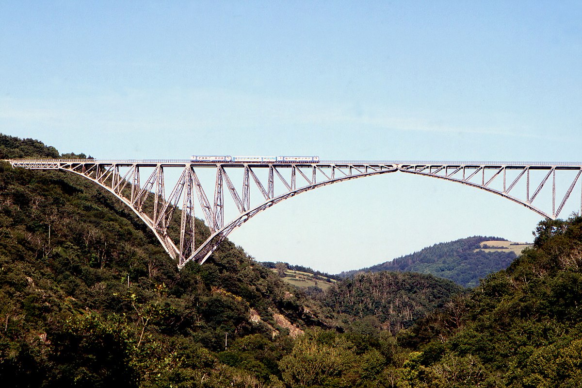 Viaduc du Viaur vue from west 02 08.jpg
