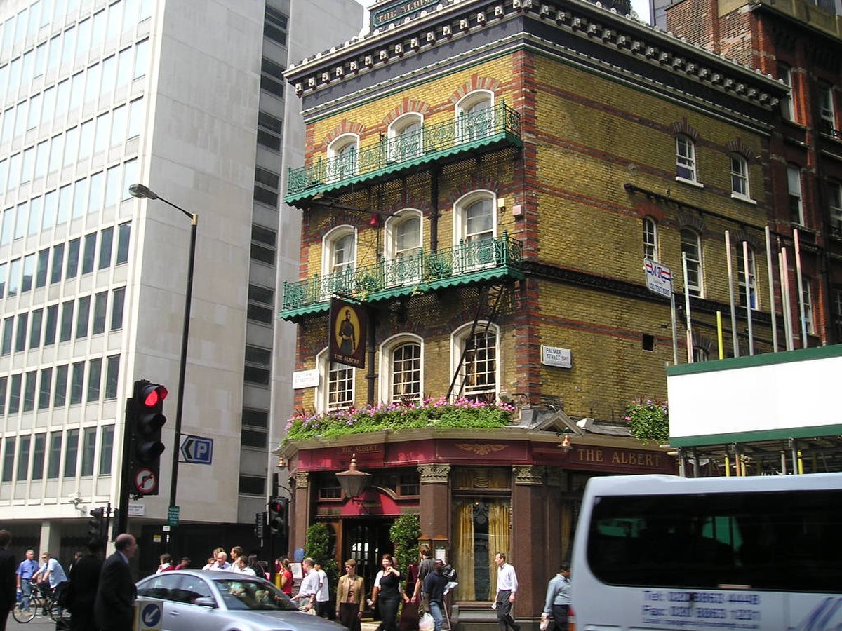The Albert, Victoria Street, l'un des pubs les plus célèbres de Londres.
