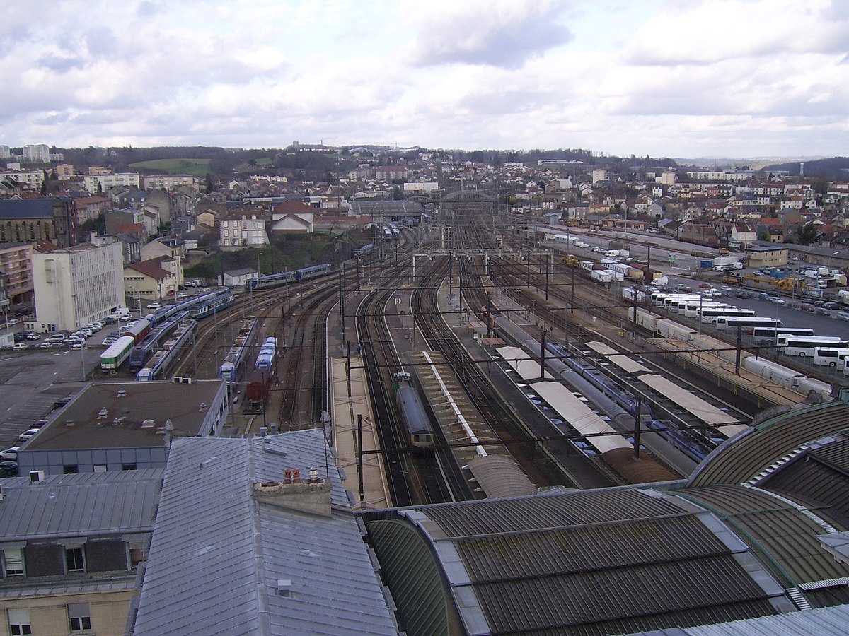 Limoges-Bénédictins : Les voies dans la direction Nord (Paris), lieu où arriveraient les TGV