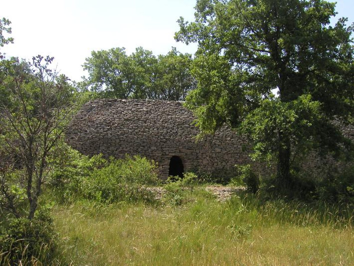 Grande nef en pierre sèche