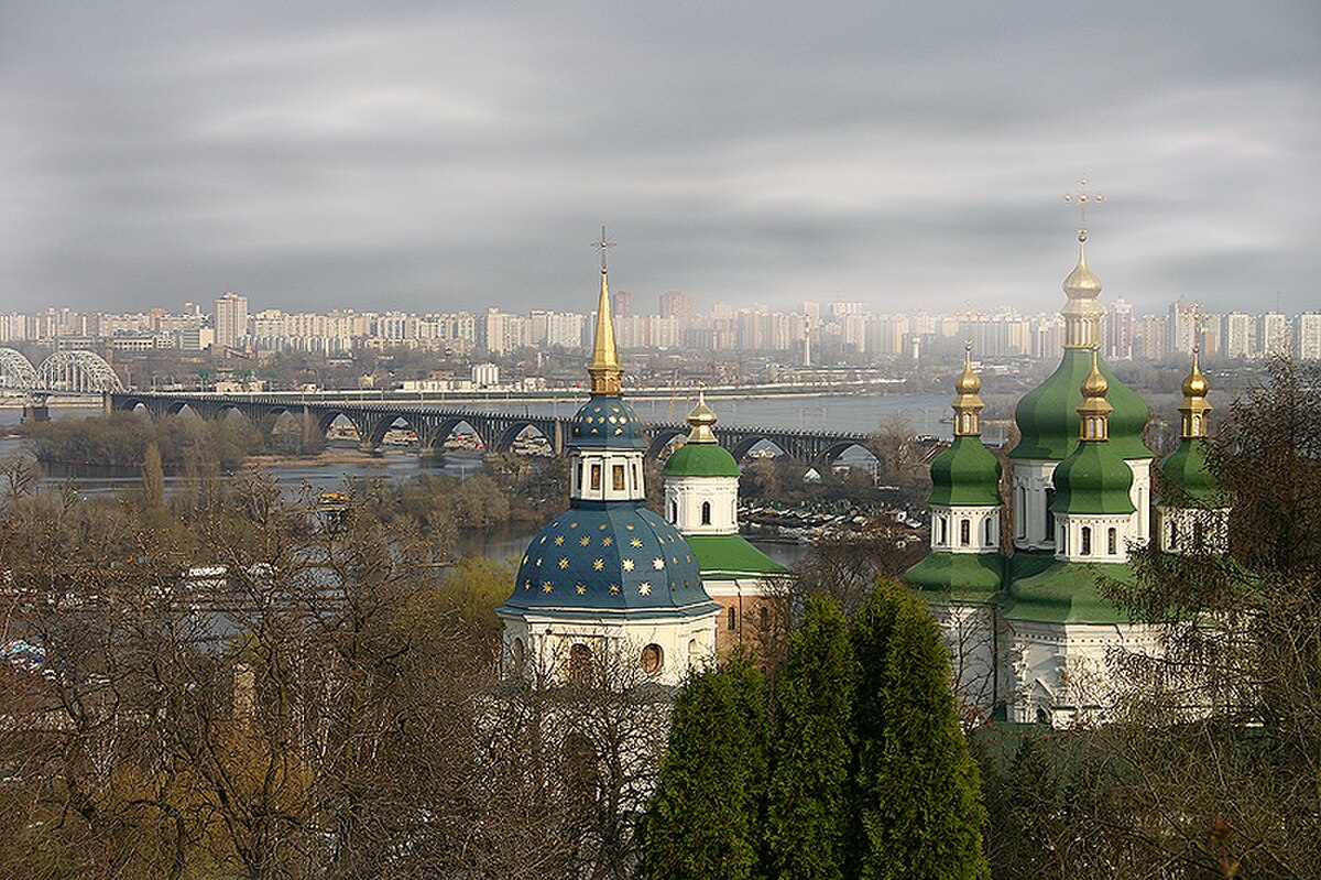 Vydubychi Monastery in Kyiv, April 2005.jpg