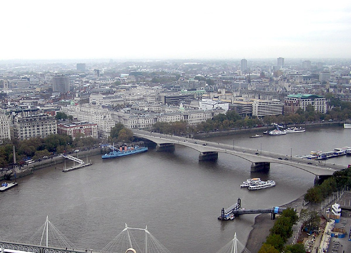 Waterloo Bridge, River Thames, London, England, Nov04.jpg