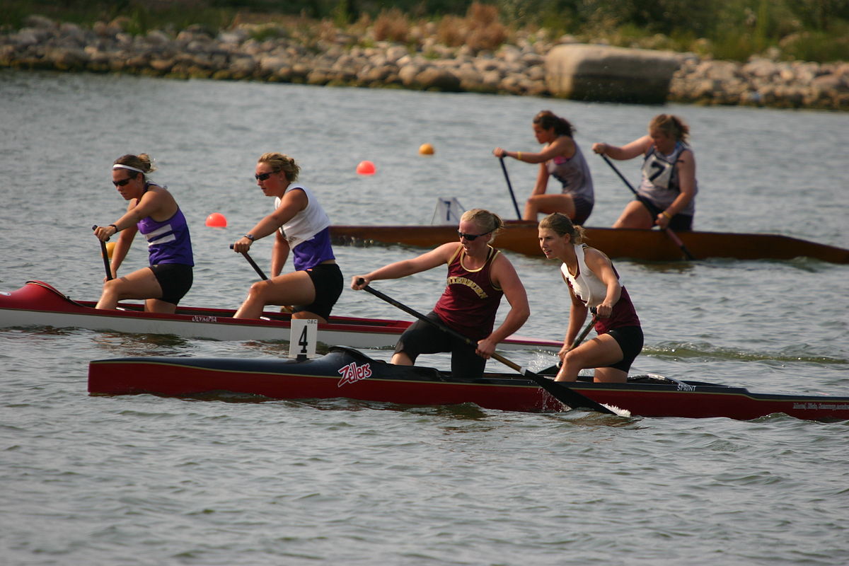 Trois canoë biplace d'eau calme(c-2), en course au championnats canadien de 2006
