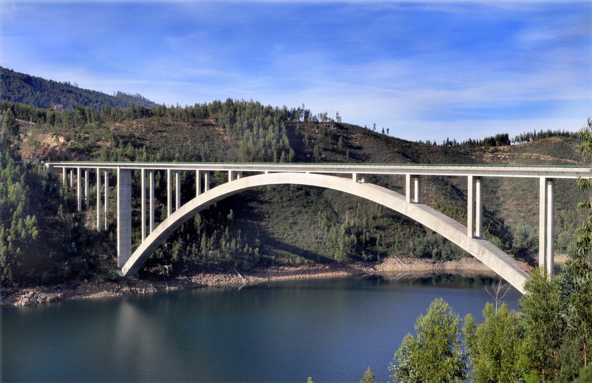 Zêzere River Bridge.jpg