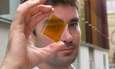 Des fenêtres teintées en guise de panneaux solaires