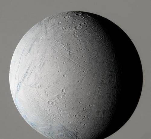 Cassini découvre des particules à proximité de la lune Encélade