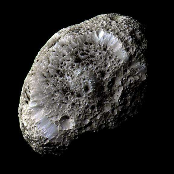 Cassini: Gros plans sur Théthys et Hypérion