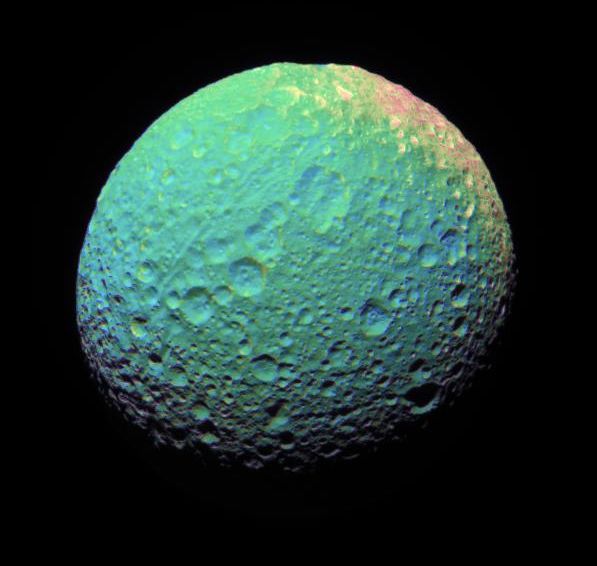 Les sols irréguliers de Mimas, petite lune de Saturne