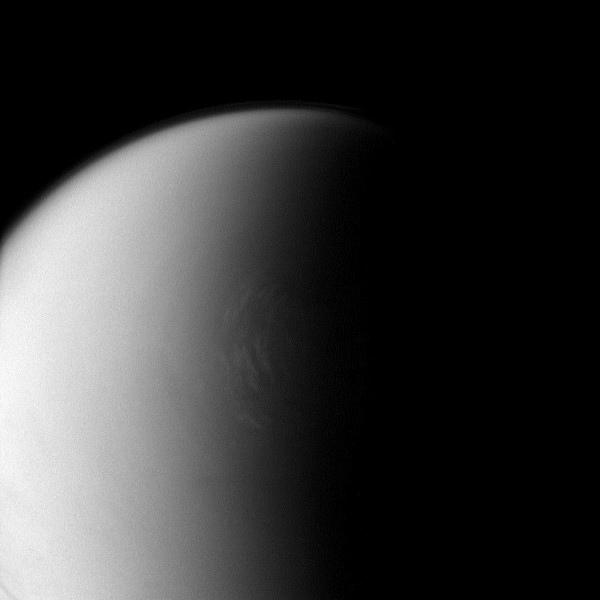 La chape de brume de Titan, lune de Saturne